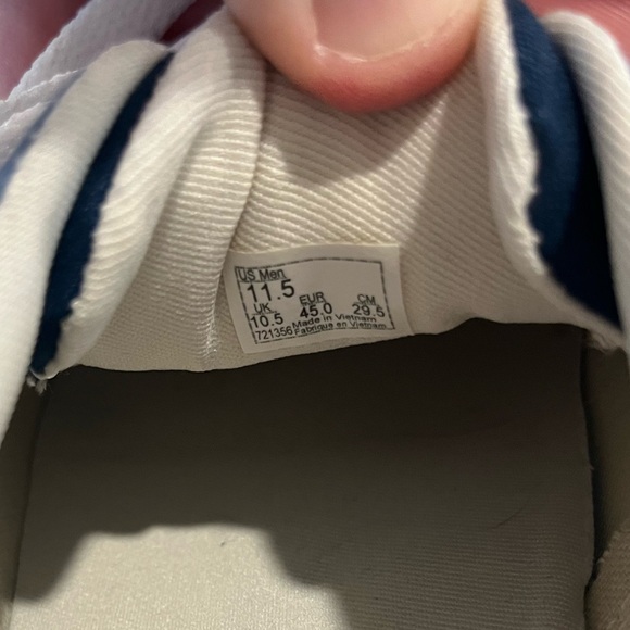 Men’s Vans - Picture 5 of 6